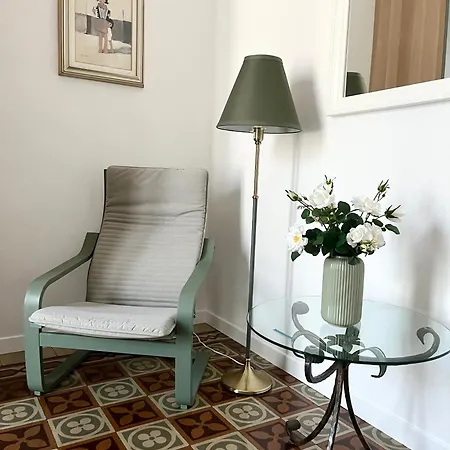 Apartment Daisy's Is *